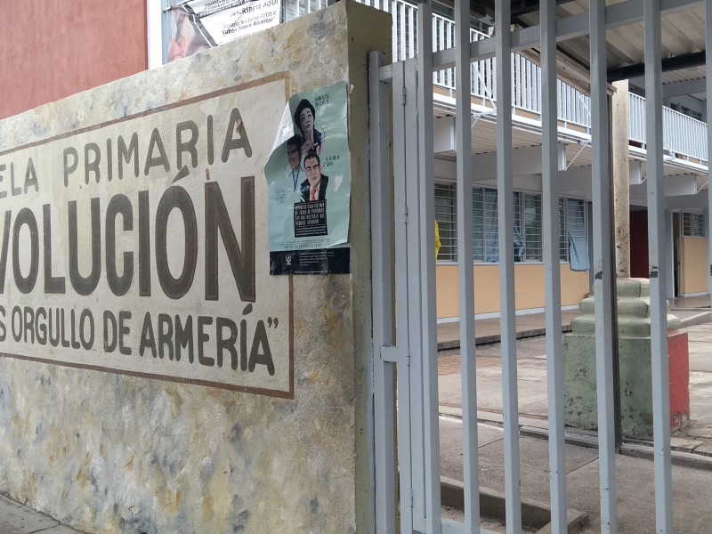 Reclaman que por falta de agua pierdan clases