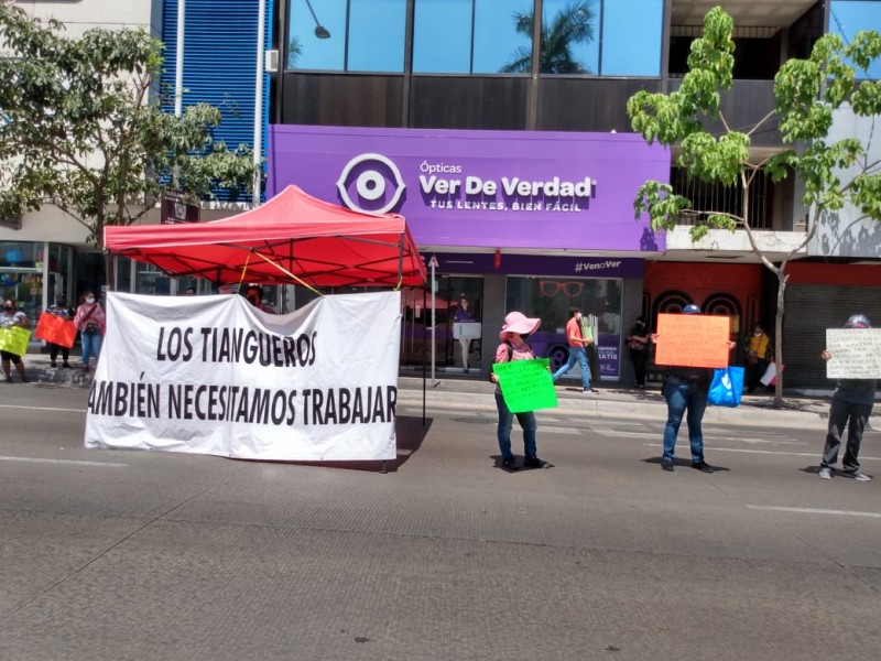 Reclaman reapertura de los tianguis