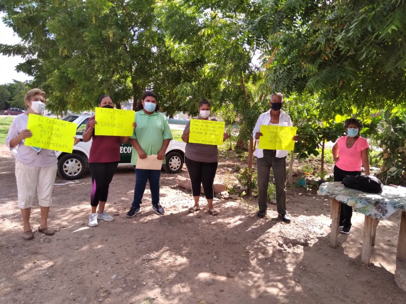 Reclaman solución al problema de drenaje en Los Almacenes