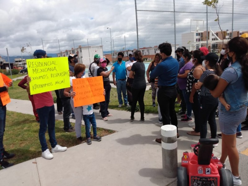 Reclaman vecinos falta de agua en fraccionamiento Real Las Flores