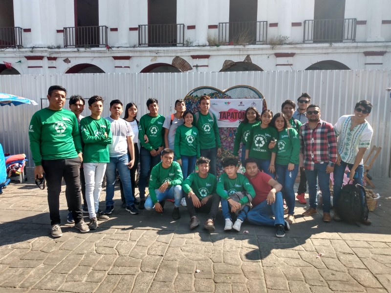 Recolectan tapitas de plástico en Juchitán