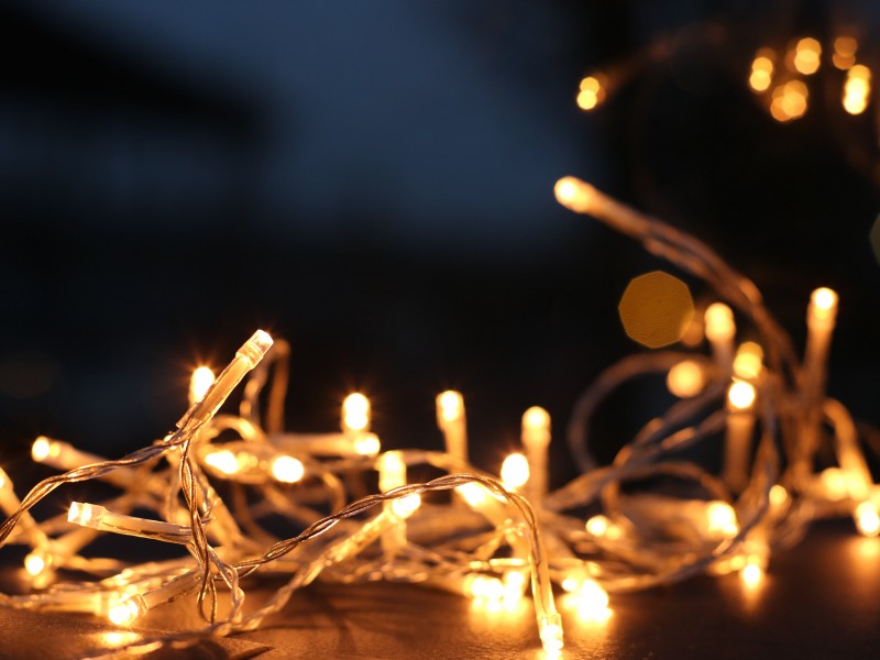 Recomendaciones para ahorrar luz con instalación de luces navideñas