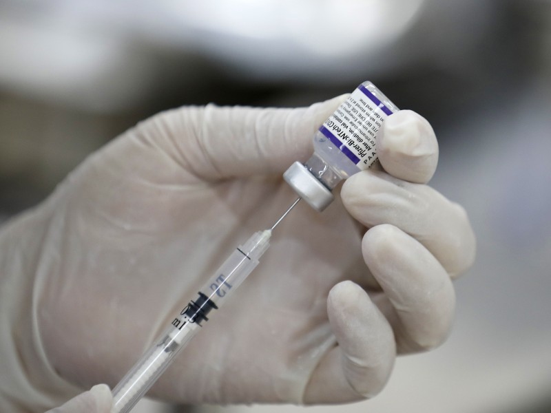 Recomienda la OMS aplicar tercera dosis de vacuna anticovid
