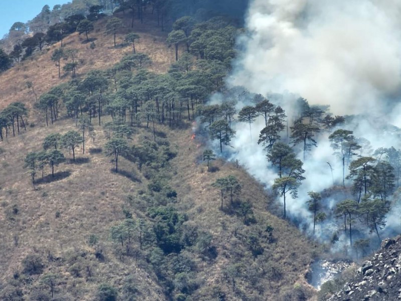 Recomiendan cerrar ventanas debido al incendio del San Juan