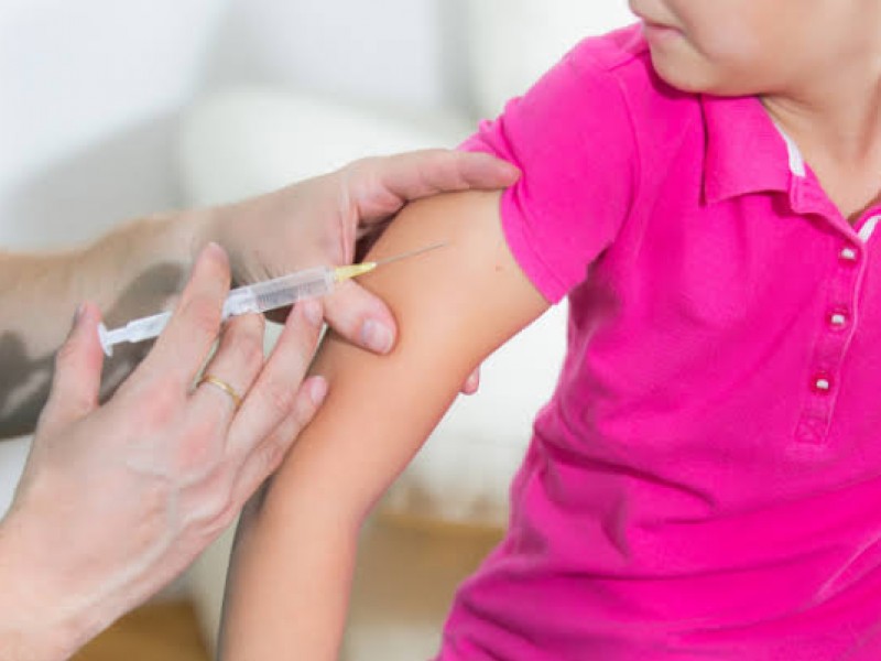 Recomiendan imprimir a tiempo registro de vacunación anticovid para niños