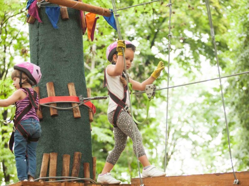 Recomiendan llevar a niños a Campamentos de Verano