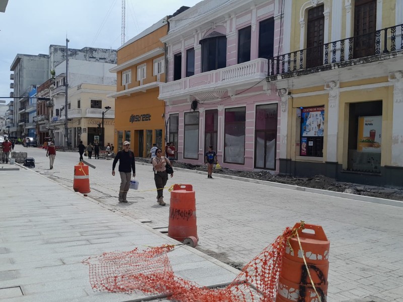 Reconoce alcaldesa retraso en obras del centro histórico por vestigios históricos