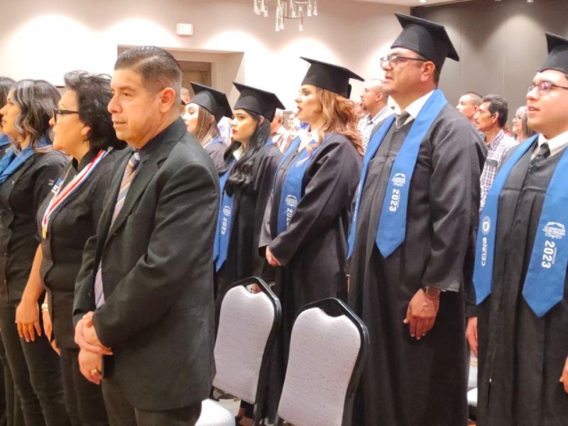 Reconoce Ayuntamiento a graduados de Ceuno