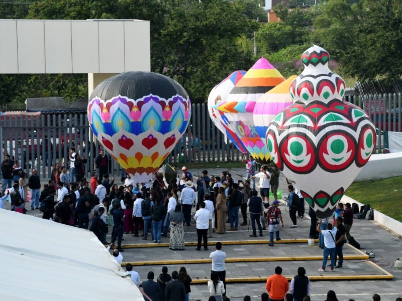 Reconoce congreso a personas artesanas que elaboran globos en técnica de papel