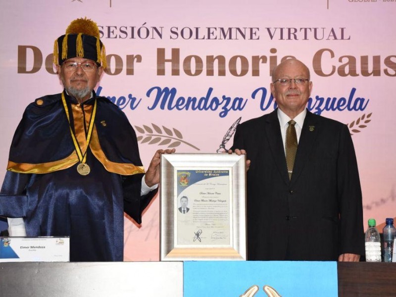 Reconoce la UAS a Élmer Mendoza el doctorado Honoris Causa