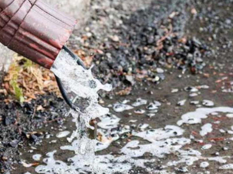 Reconoce Sapal que empresas tiran desechos clandestinamente en arroyos