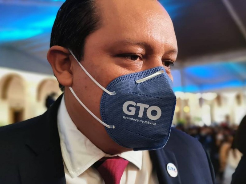 Reconoce secretario de salud que hay buenos medicos en México