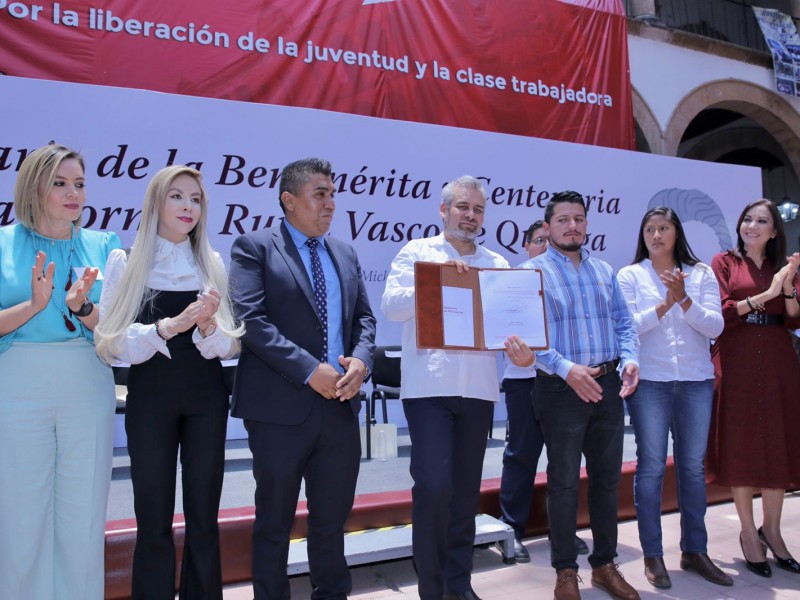 Reconocen 100 años de formación docente en Normal de Tiripetío