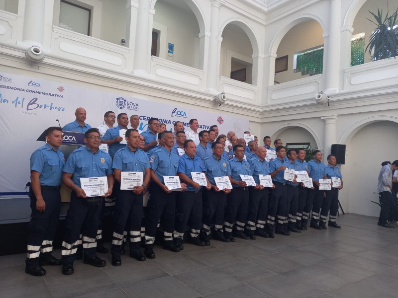 Reconocen a bomberos conurbados de Boca del Río