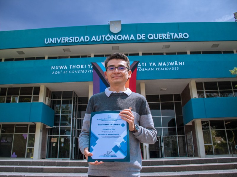 Estudiante de Nanotecnología UAQ, el mejor egresado del país