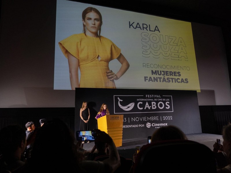 Reconocen a la actriz Karla Souza en LCIFF