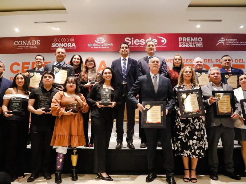 Reconocen a personalidades del deporte en Sonora
