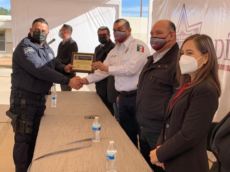 Reconocen a policías por su trayectoria