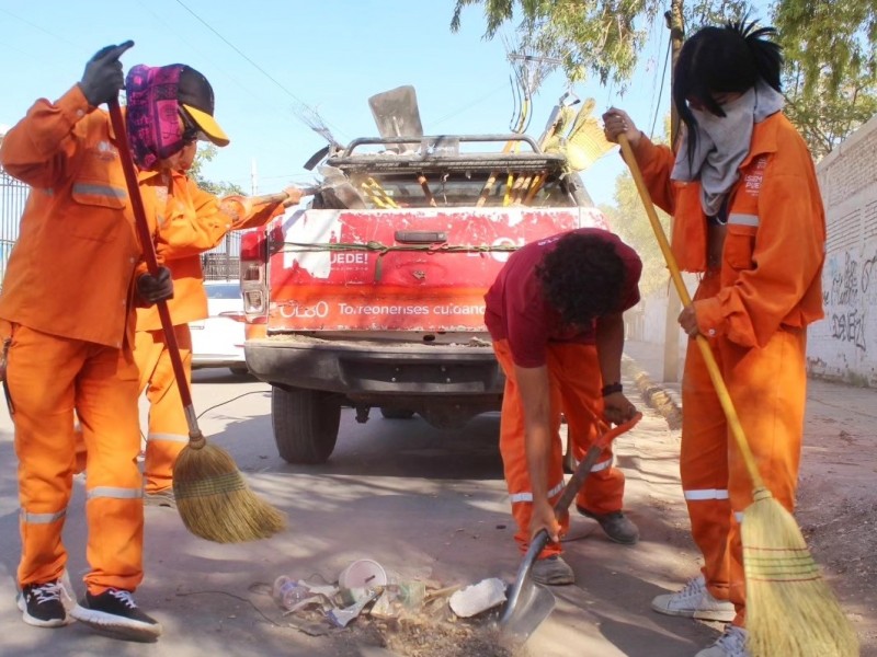 Reconocen a trabajadores de La Ola llevándolos a la Feria