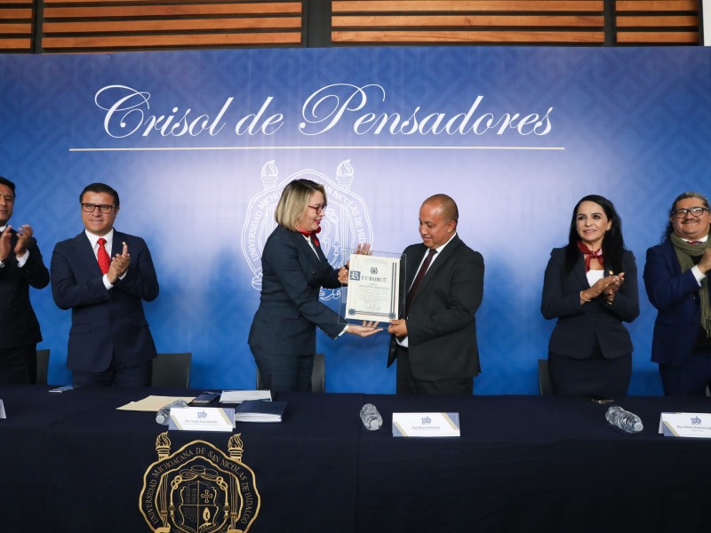 Reconocen Banda de Guerra de la UMSNH