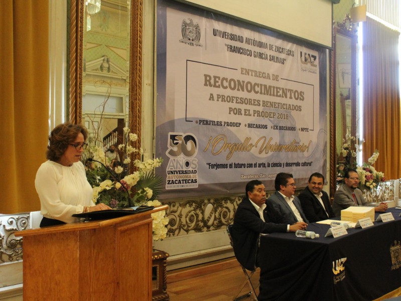 Reconocen ingreso de docentes universitarios al PRODEP