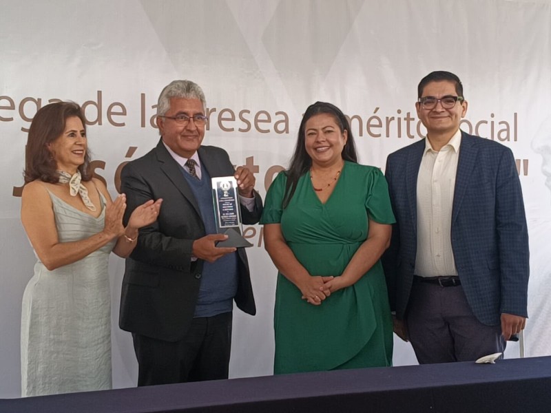 Reconocen labor social de Juan Carlos Velázquez con presea Sixto Verduzco 2025