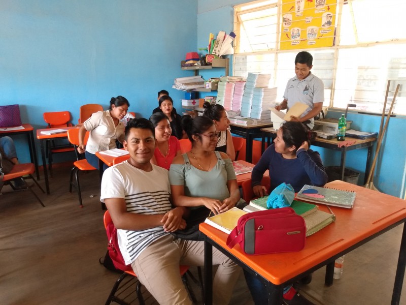 Recontratan a trabajadores del CONAFE en Oaxaca