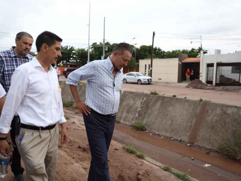 Recorre Gobernador, colonias afectadas  en Culiacán.