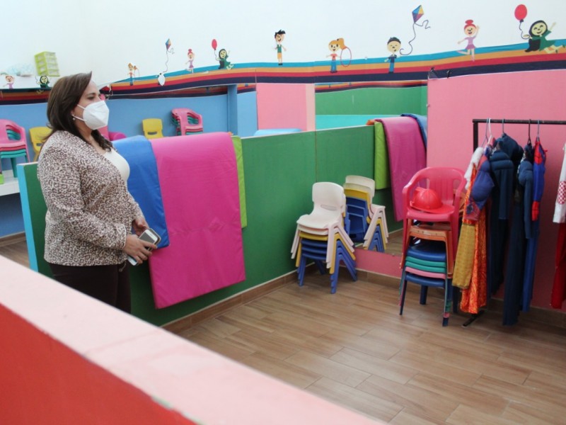 Recorre Karla Córdova instalaciones del “Parque Infantil”