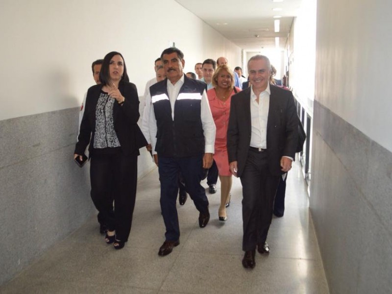 Recorre secretario de salud hospital del ISSSTE