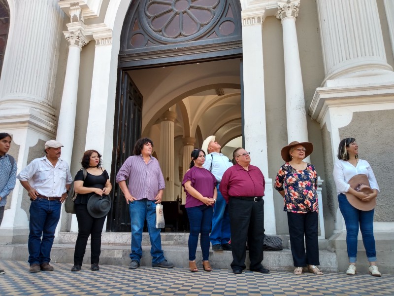 Recorren edificios históricos