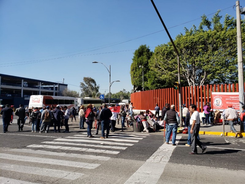 Recorren sesión en la Cámara de Diputados