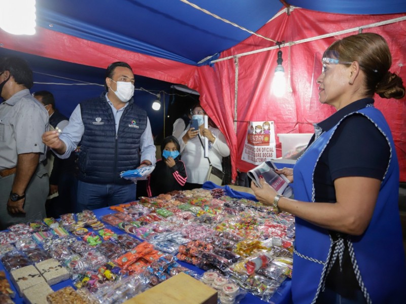 Recorren tianguis nocturno de la colonia El Marqués