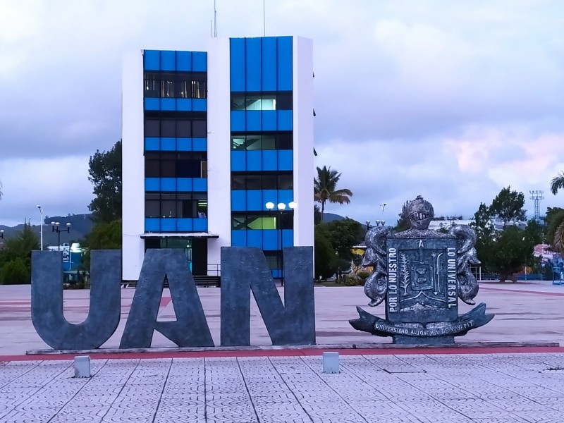 Recortarán pensiones a exrectores de la UAN