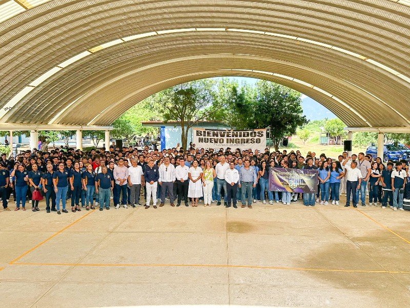 Rector de la UABJO apertura ciclo académico de las facultades de Tehuantepec