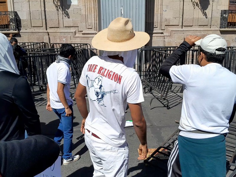 Rectora de la UMSNH desacredita marchas con vandalismo