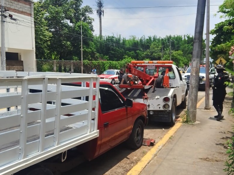 Recuperan camioneta con reporte de robo en Papantla
