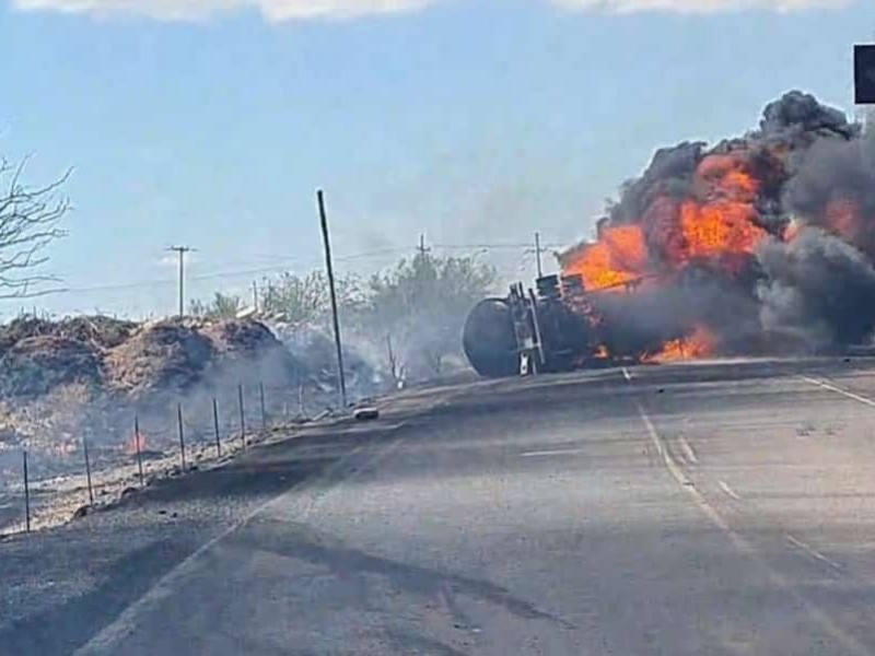 Recuperan combustible de pipa incendiada