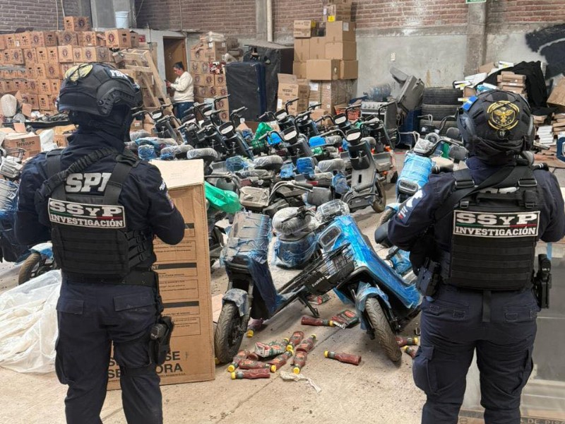 Recuperan mercancía y vehículos robados en bodega de León