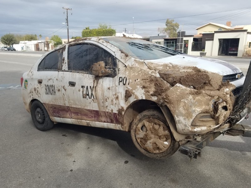 Recuperan taxi robado, lo dejaron abandonado en ejidos del valle