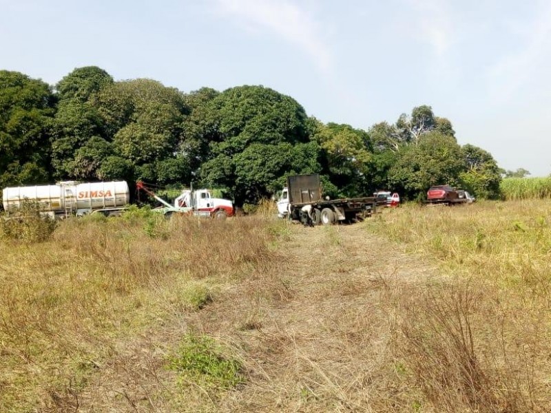 Recuperan vehículos utilizados para traslado de huachicol