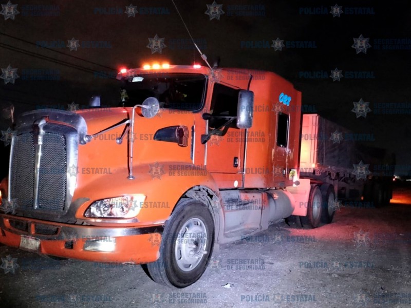 Recuperando tracto camión robado en Nextlalpan
