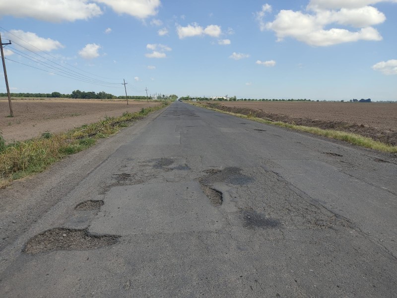 Red carretera estatal y caminos vecinales no han recibido mantenimiento