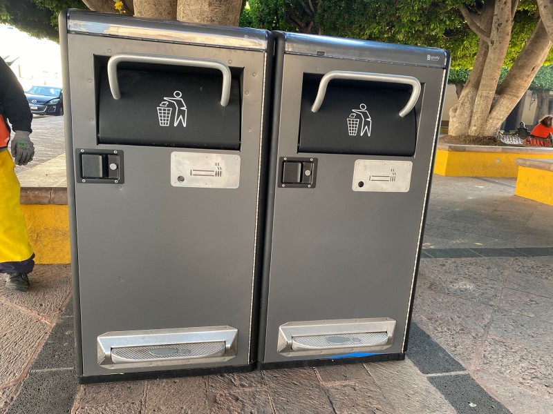 Rediseñarán rotulación de las papeleras solares colocadas en el centro