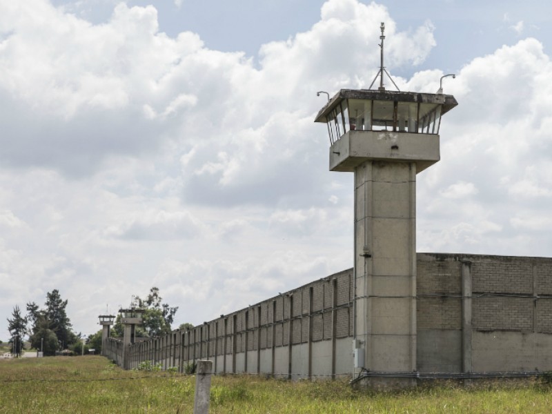 Reducen población en Puente Grande por cierre de penal federal