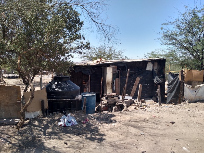 Reducen reparto de agua en pipas en invasión 