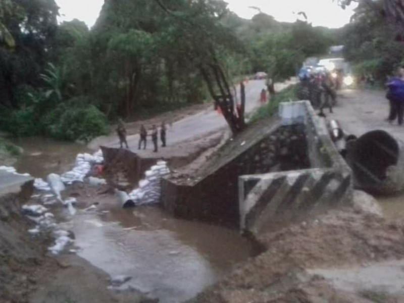 Reestablecen tránsito tramo Pinotepa-Acapulco