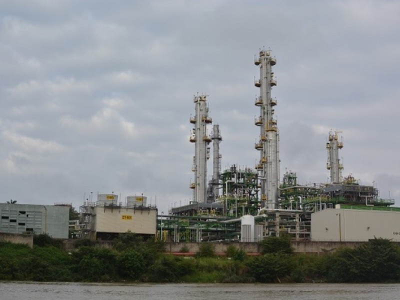 Refinerías en Veracruz dañan al ser humado y medio ambiente