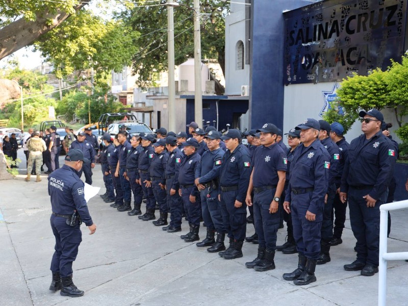 Reforzamiento y mejoras laborales a policías municipales de Salina Cruz