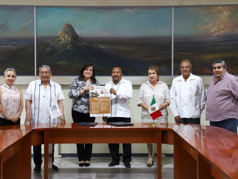 Refrendan UAQ y cronistas alianza para preservar memoria e historia